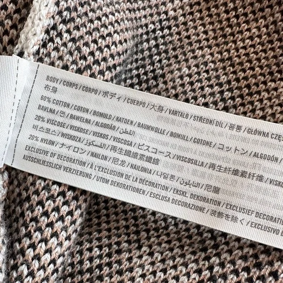 Abercrombie & Fitch V-Neck Argyle Sweater Vest - Picture 8 of 9